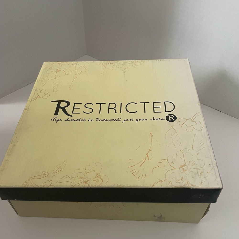 RESTRICTED APPLE PIE WEDGE SANDAL, WOMENS 7.5M New in box - Picture 6 of 7